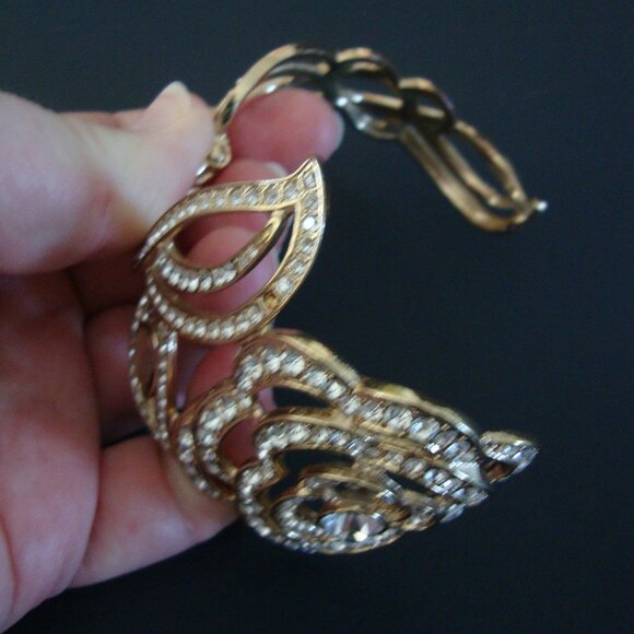 Vintage Gold Tone Clear Crystal Gemstone Hinged Cuff Bracelet - Picture 9 of 9